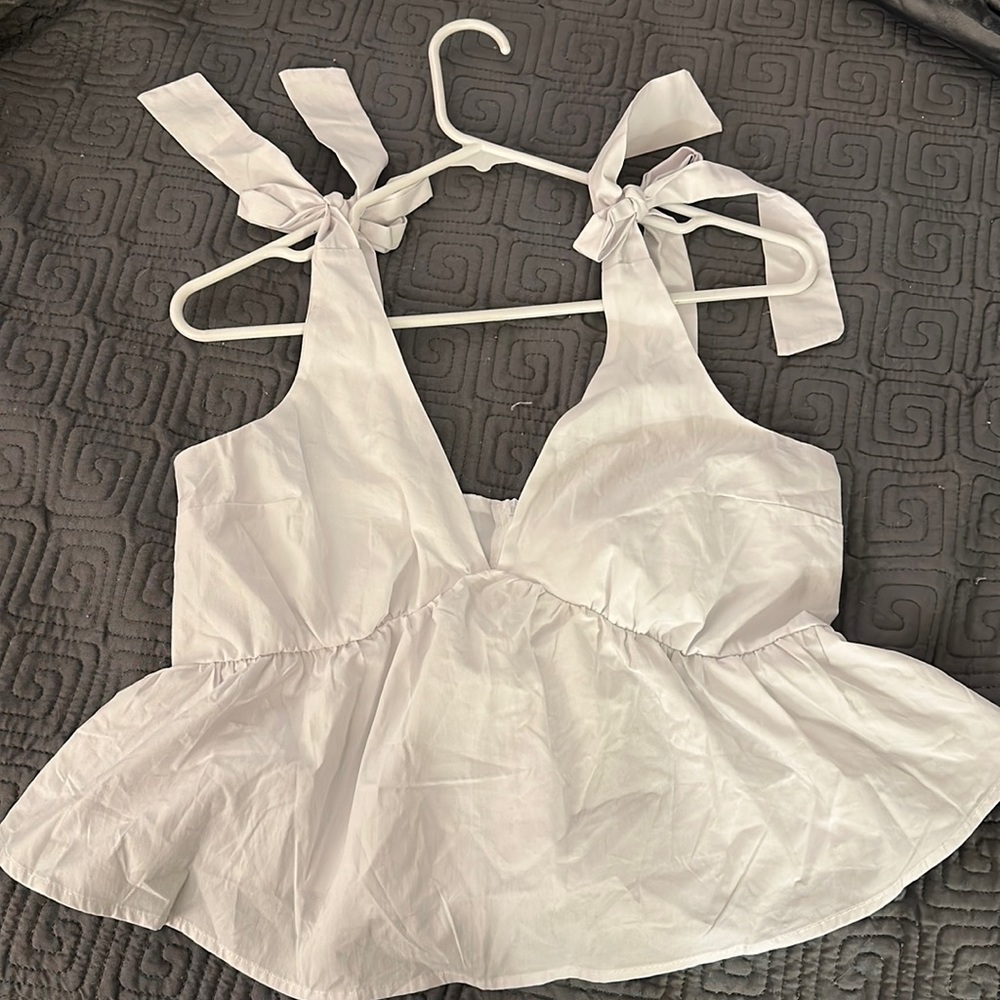 New with Tags Lulu’s Thriving Sweetie White Tie-Strap Peplum Top